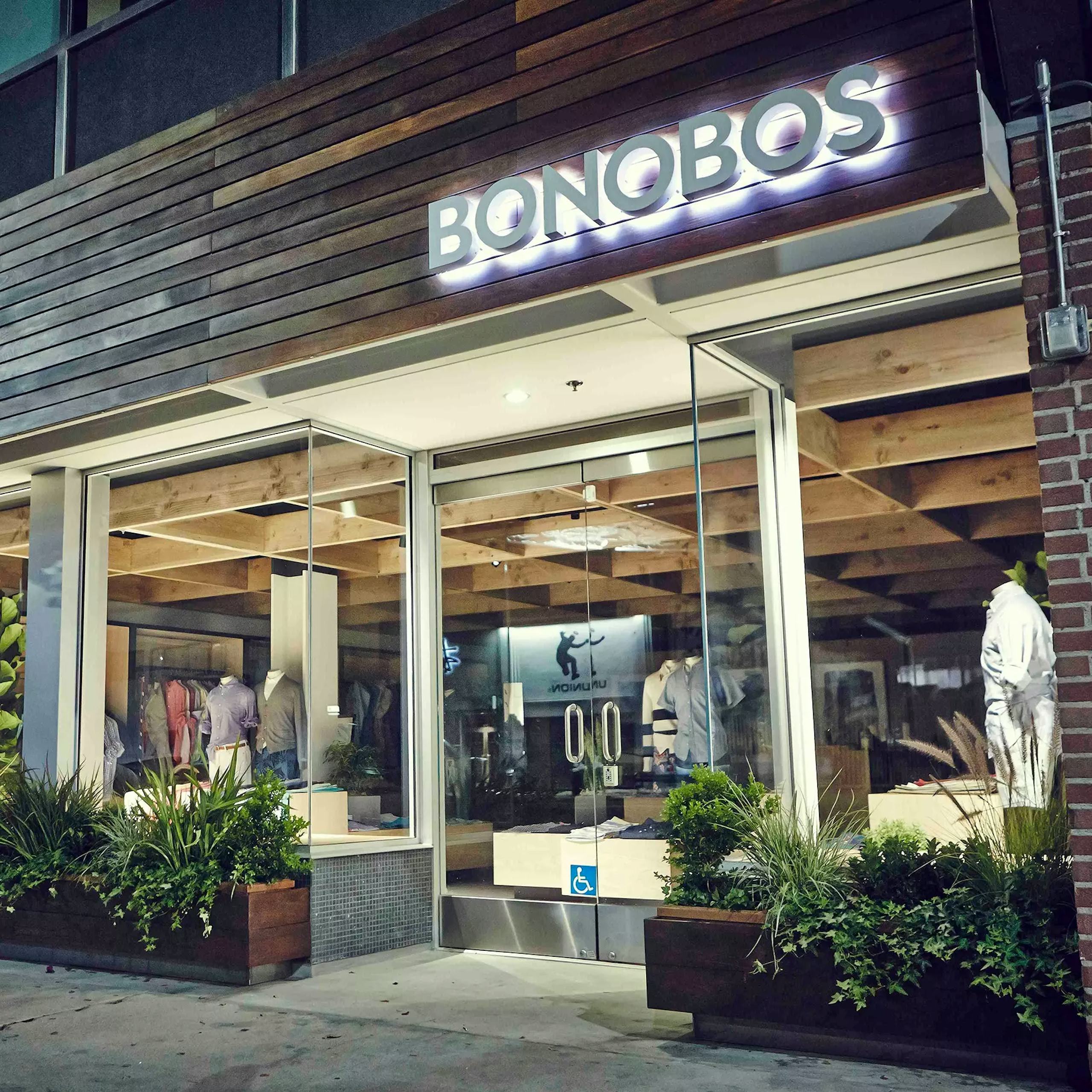Image of Bonobos store in La Brea, Los Angeles. Bonobos store has glass windows which show the inside of the store. Inside are casual shirts, pants, suits and blazers. 